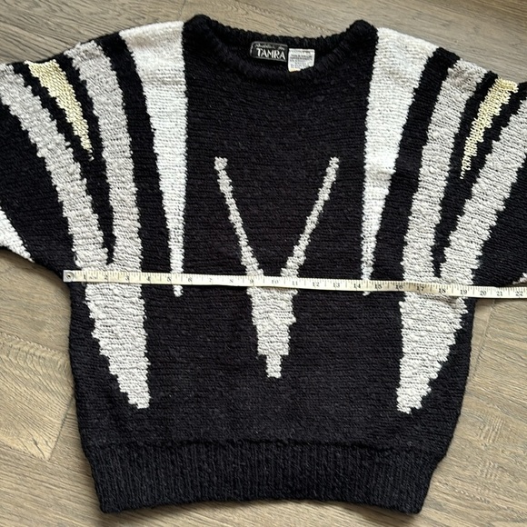 🔥Andolini for Tamra🔥 | Black and white vintage knit sweater - Picture 6 of 10